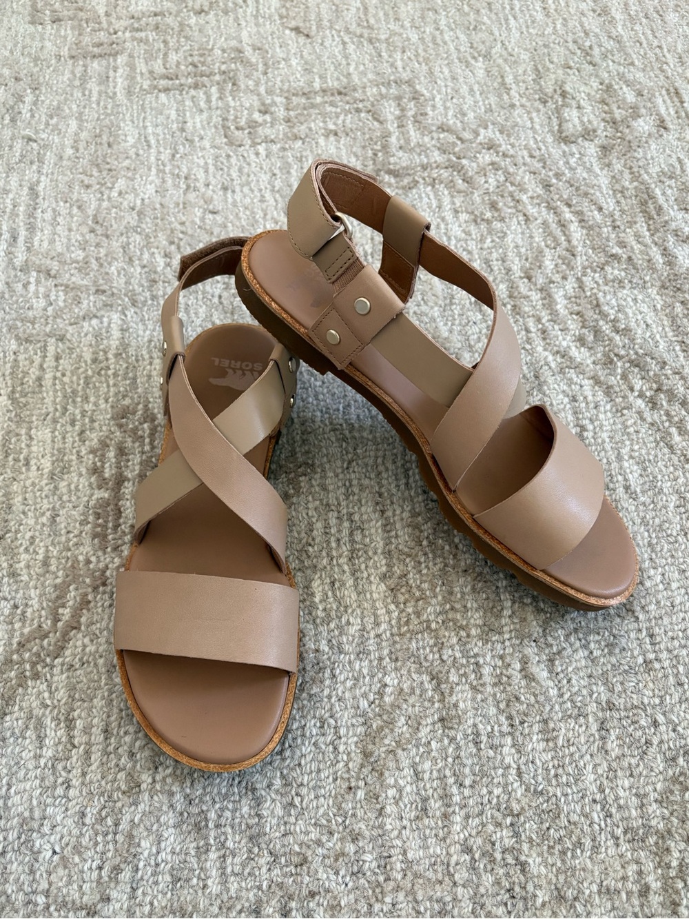 Sorel Ella III Crisscross Sandal, size 9 - Picture 2 of 8